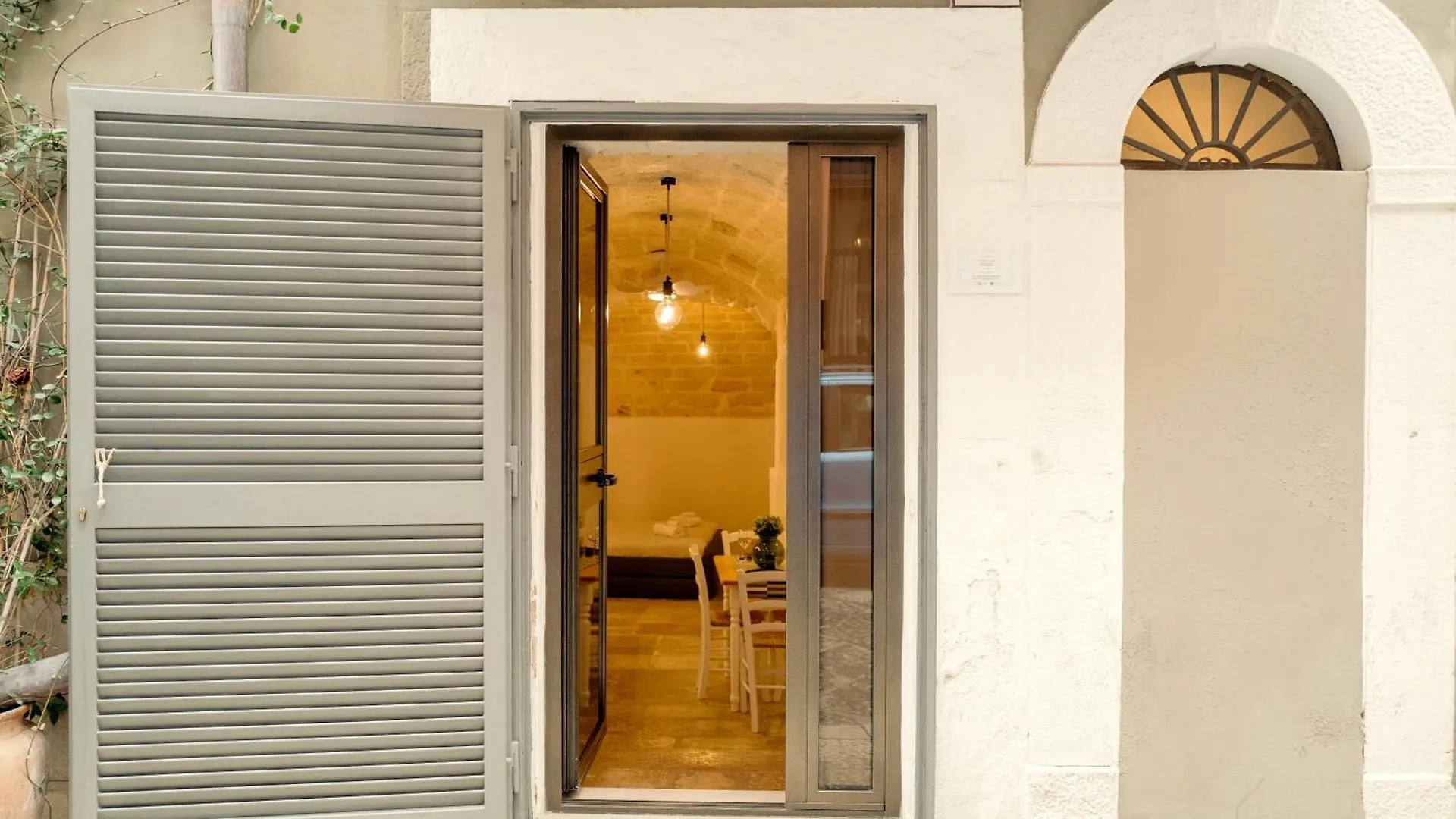 Travel Old Bari Apartment 0*,  Italy